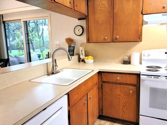 Foto del edificio - 6904 Argonne Forest Cove