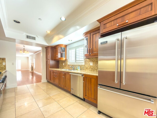 Foto del edificio - 11692 Darlington Ave