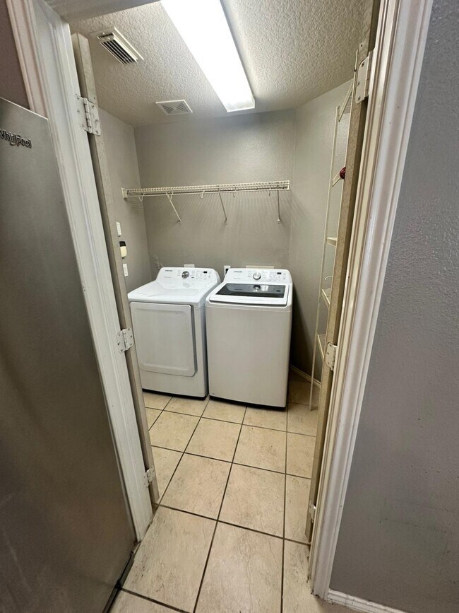 Foto del edificio - 2134 Forest Ranch Dr