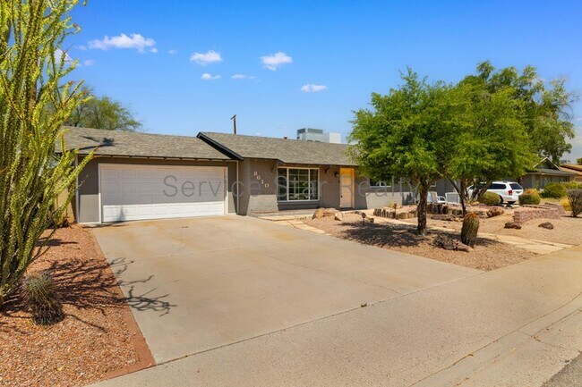 Building Photo - 8610 E Oak St