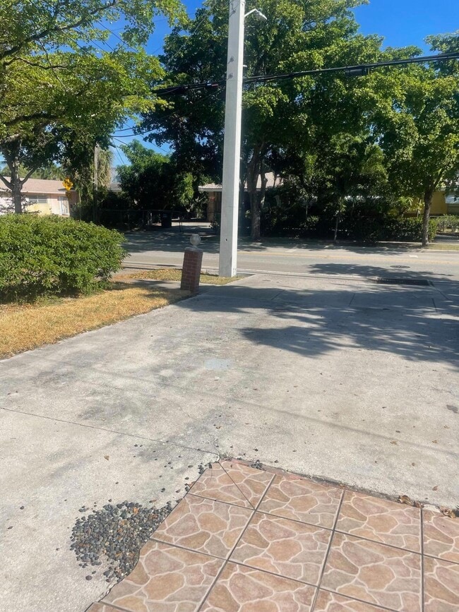 Building Photo - 303 Greymon Dr