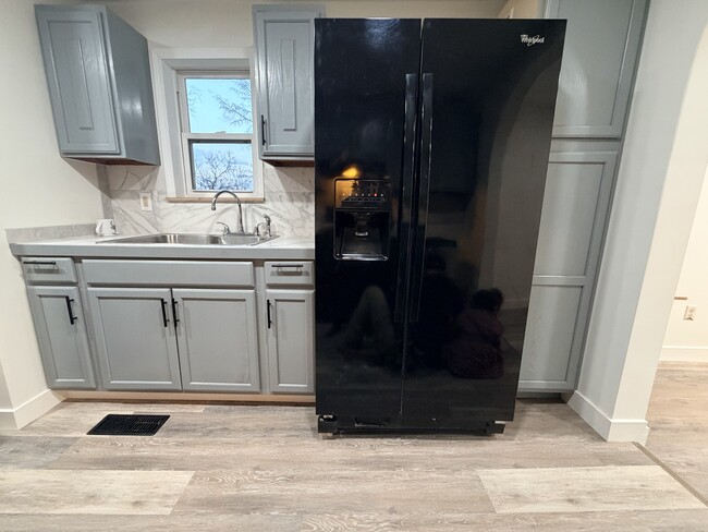 Building Photo - 1109 4th St