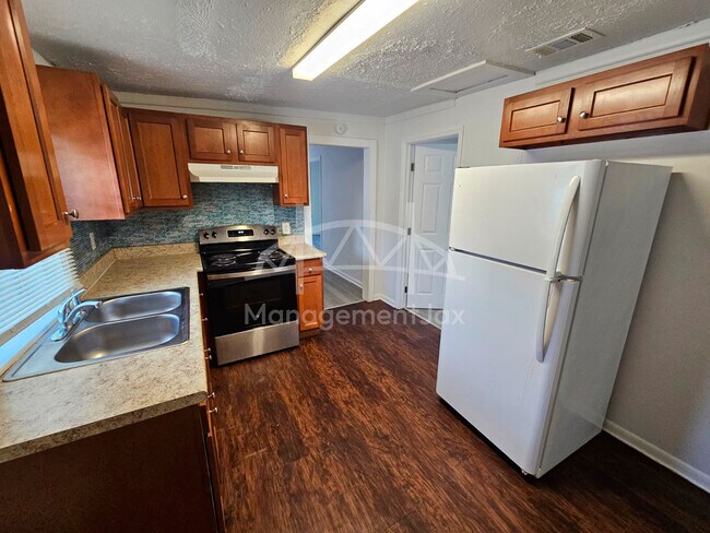 Foto del edificio - 2210 Pullman Ave