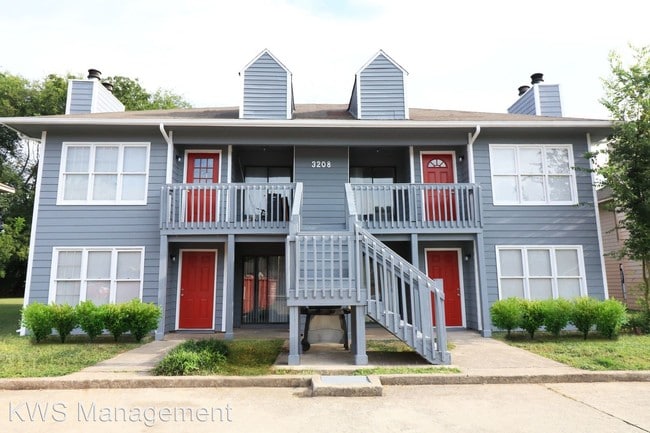 Building Photo - 3208 Village Dr SW