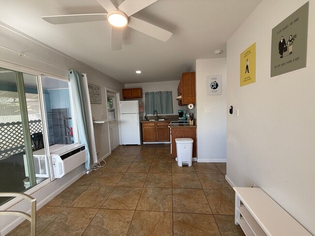 Building Photo - Available Now - Cozy 2-Bedroom Furnished Cottage in Kihei – Private, Pet-Friendly