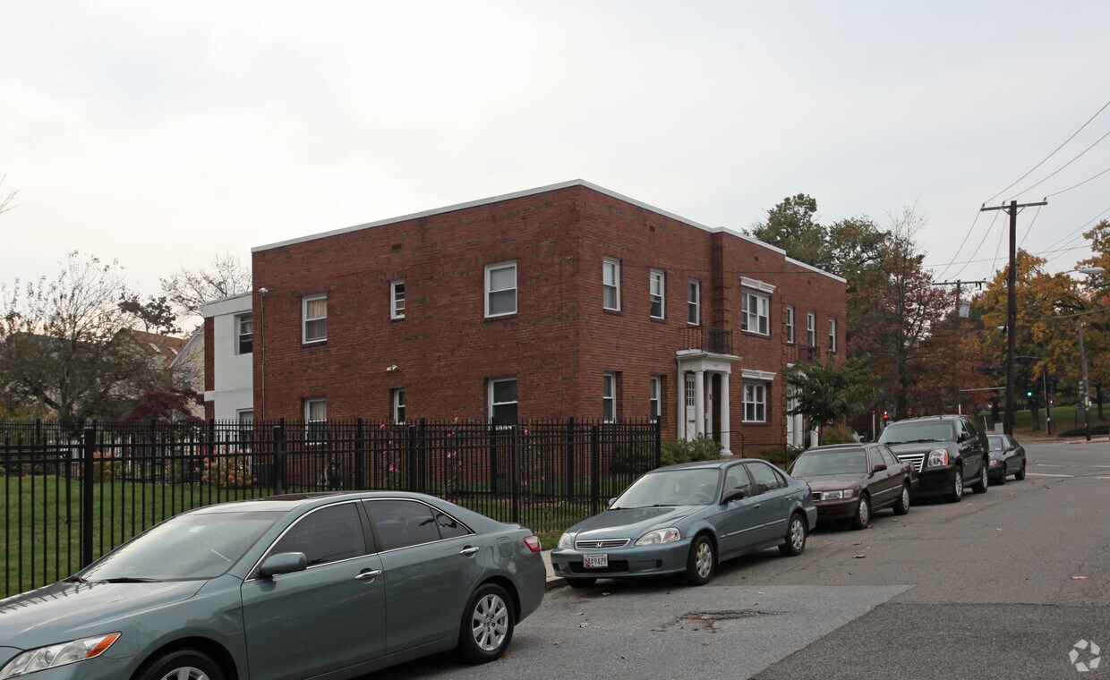 Building Photo - 1005-1007 Michigan Ave NE
