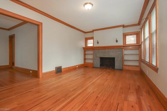 Building Photo - 16111 Parkgrove Ave