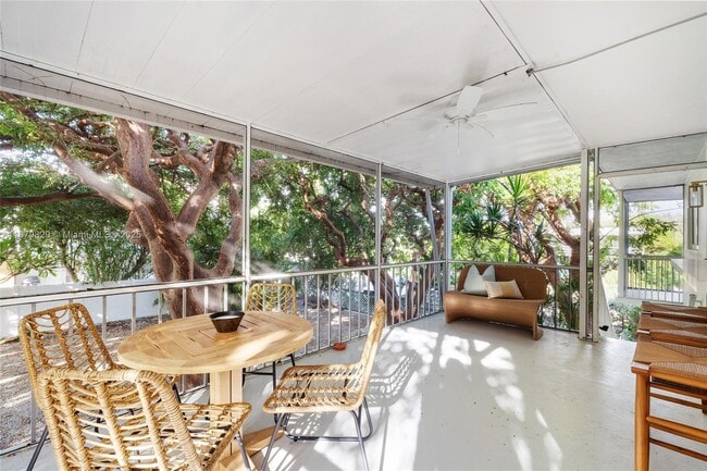 Building Photo - 242 Bougainvillea St