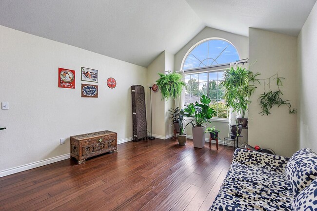 Building Photo - Large East Medford home for Lease!