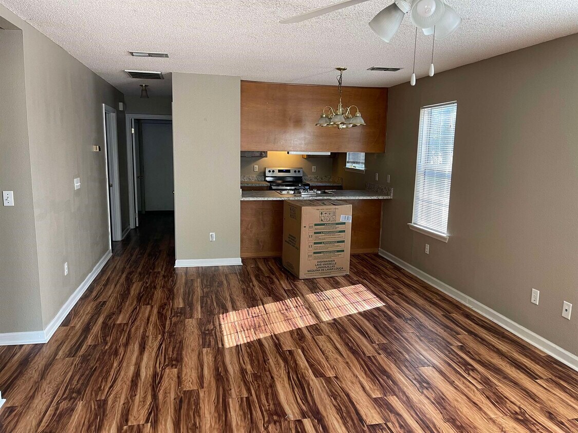 Foto del edificio - 2327 Garland Ct