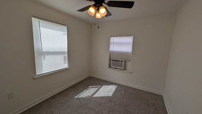 Foto del edificio - 320 W Dill St