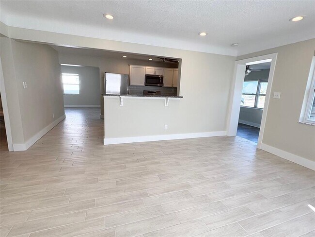 Foto del edificio - 736 86th Ave N