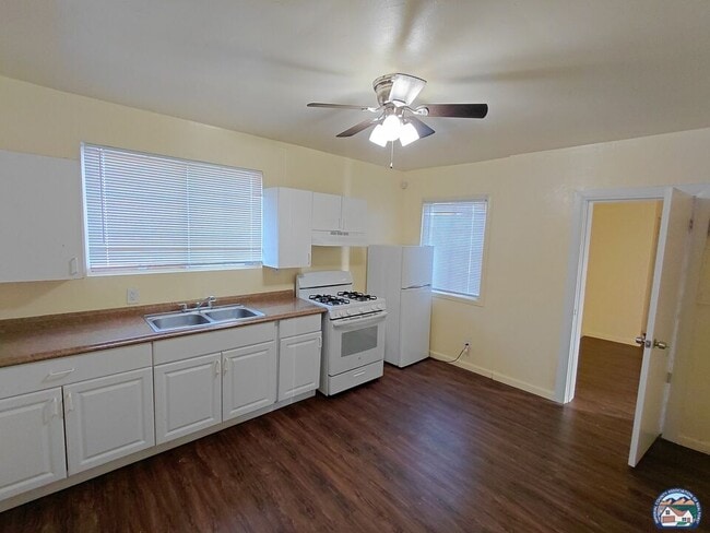 Building Photo - 1111 E St