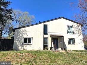Building Photo - 129 Willow Pl