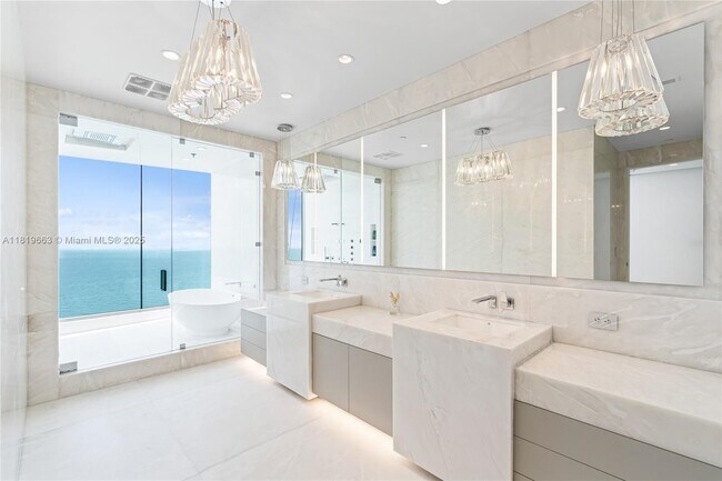 Foto del edificio - 17975 Collins Ave