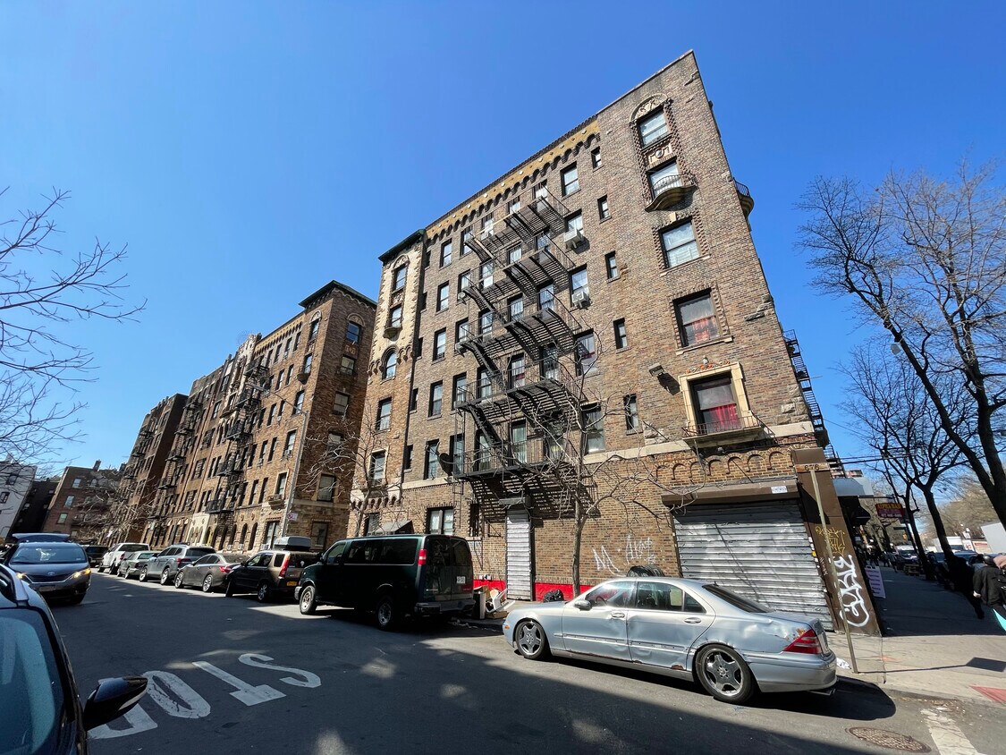 Foto del edificio - 2121 Westbury Ct