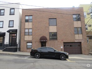 Building Photo - 22 69th St