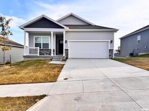 Building Photo - 709 E Bear Dr