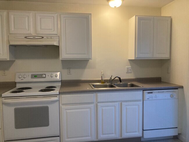 Kitchen - 363 Bow Lake Rd