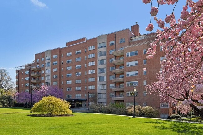 Building Photo - 3601 Greenway
