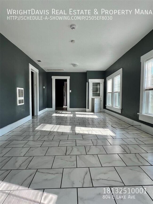 Building Photo - Charming 3/2 in Ybor Heights!