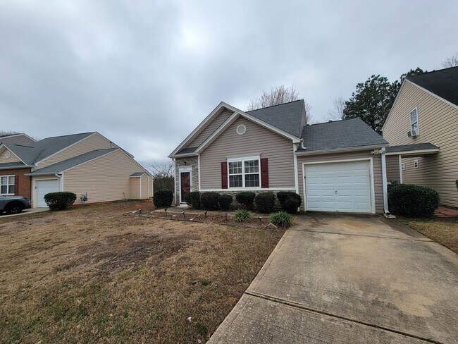 Foto del edificio - Lake Front Property. Loft - Swim/Tennis - Stainless Steel Appliances