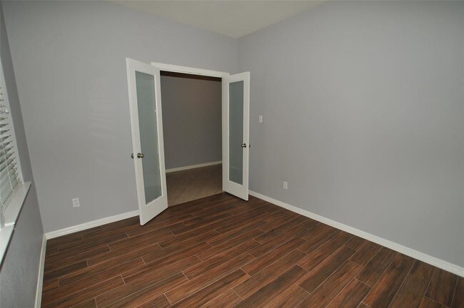 Building Photo - 406 Drake Ln