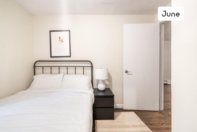 Foto del edificio - ROOM ONLY in 3-bed/1.0-bath Home