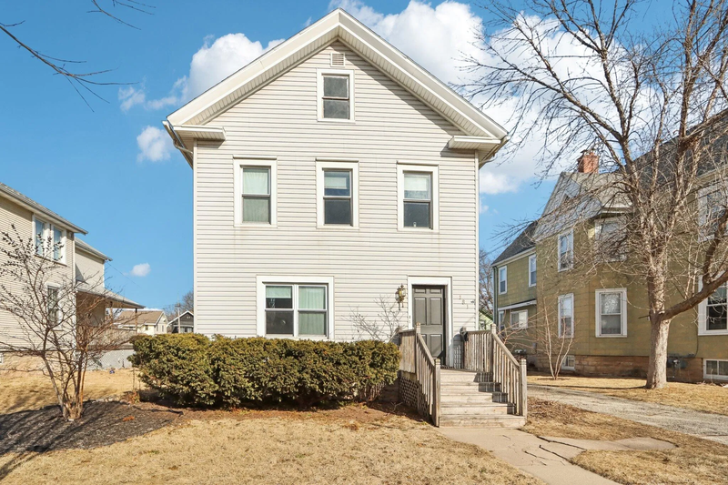 Primary Photo - 181 E 1st St