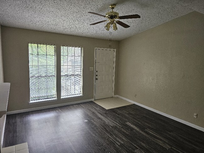 Foto del edificio - 9623 Walnut St