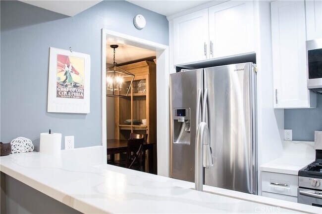 Foto del edificio - 4705 Kester Ave