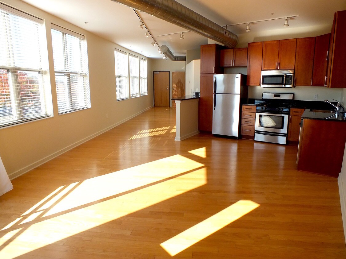 Primary Photo - 431 W 1st Ave