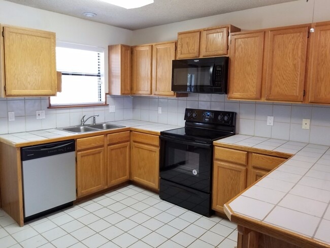 Building Photo - GREAT HOME IN NE CLOVIS NEAR MESA ELEMENTARY