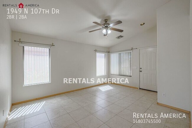Building Photo - Lovely Crystal Gardens Lakefront 2 Bed, 2 ...