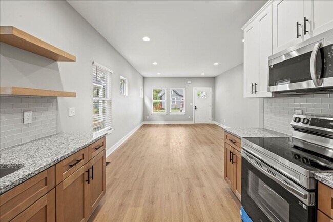 Building Photo - 619-619 W 39th St