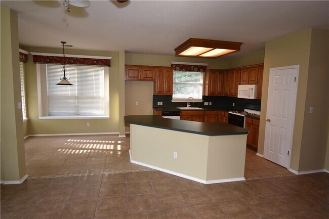 Building Photo - 2220 Speidel Dr