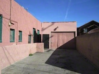 Primary Photo - 1100 E 7th St