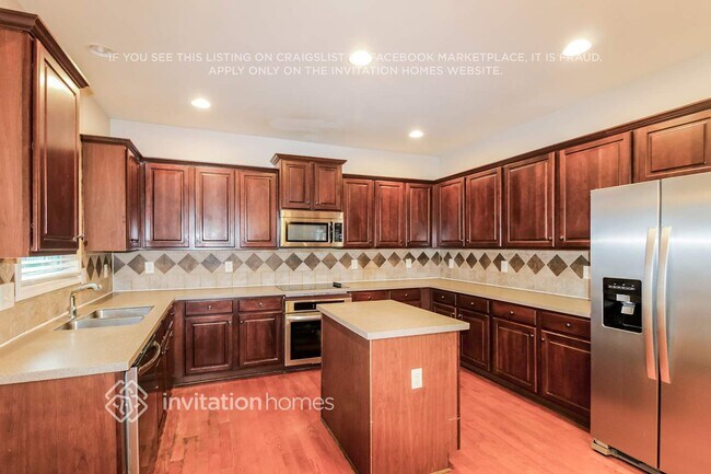 Building Photo - 625 Excalibur Ct SE