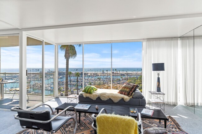 Building Photo - 1200 Harbor Dr N