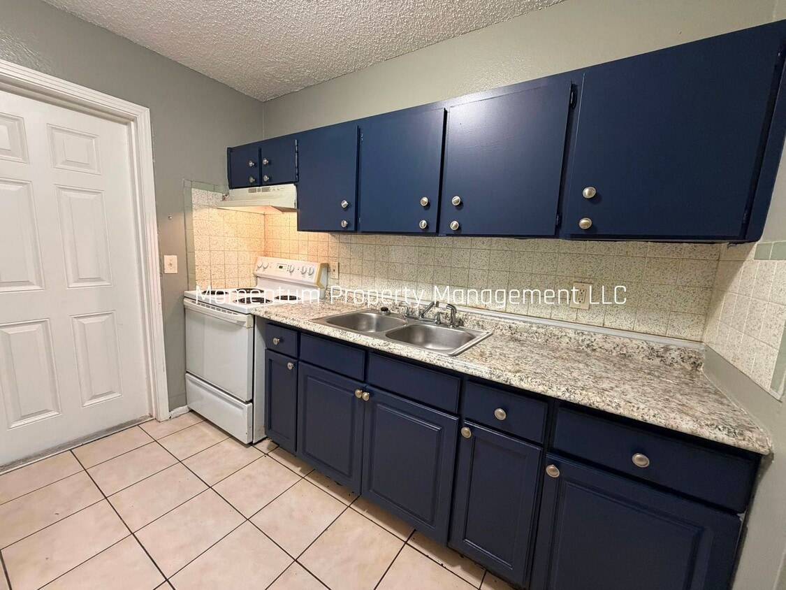 Photo - 10401 N. 11th St.