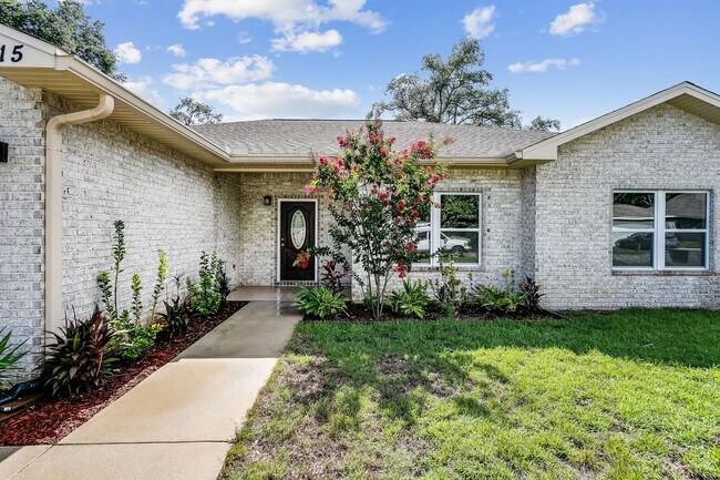 Foto del edificio - 4 bedroom 2 bathroom home near Eglin Air F...