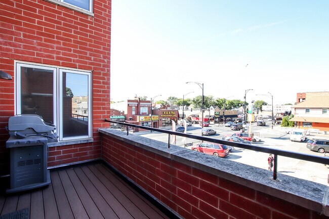 Foto del edificio - 3545 N Pulaski Rd