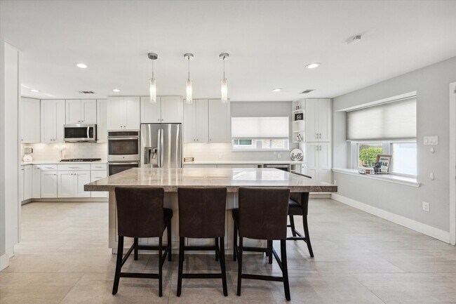 Foto del edificio - 2034 Millwood Dr