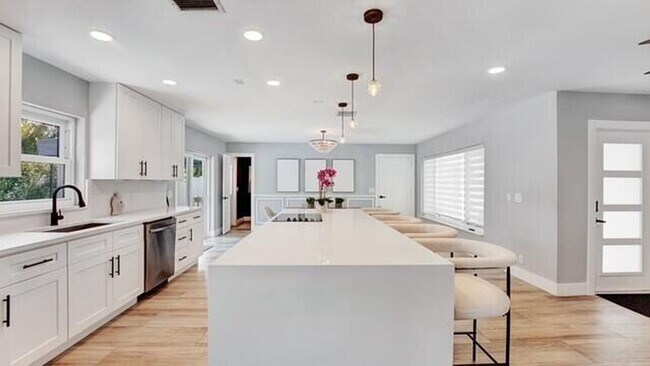 Foto del edificio - 722 SW 28th Ave
