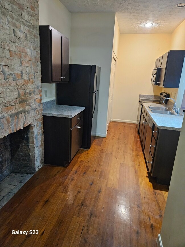 Kitchen - 213 Findlay St