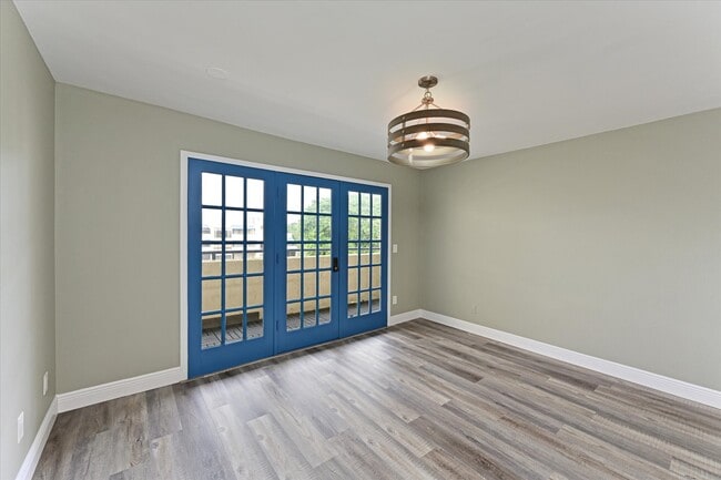 Building Photo - 835 S Osprey Ave