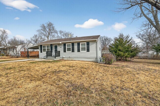 Foto del edificio - Hard-to-Find 6-Bedroom Home in Grandview!