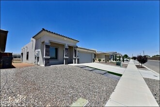 Building Photo - 963 Aircoupe Way