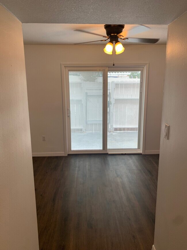Foto del edificio - 5850 Cypress Gardens Blvd