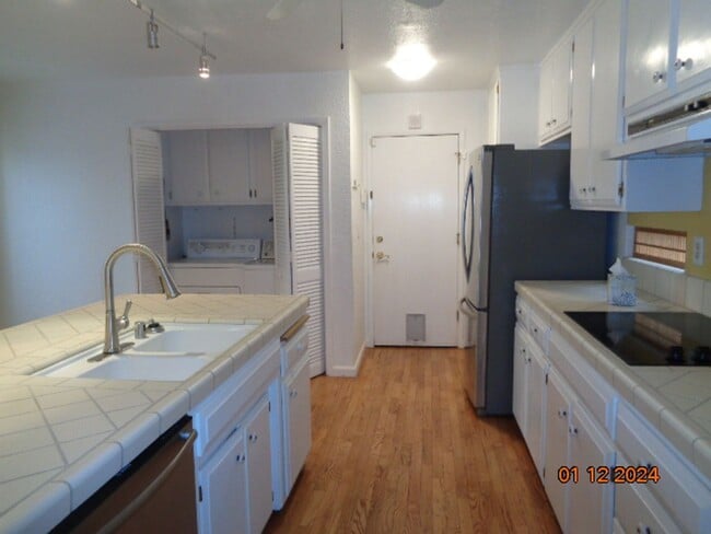 Foto del edificio - 1250 Redwood Ct